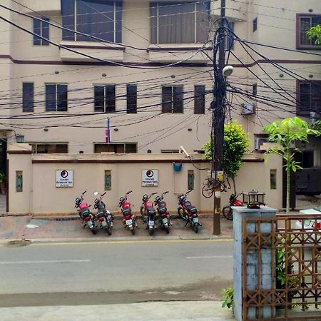 Lokal Rooms X Gulberg Λαχόρη Εξωτερικό φωτογραφία