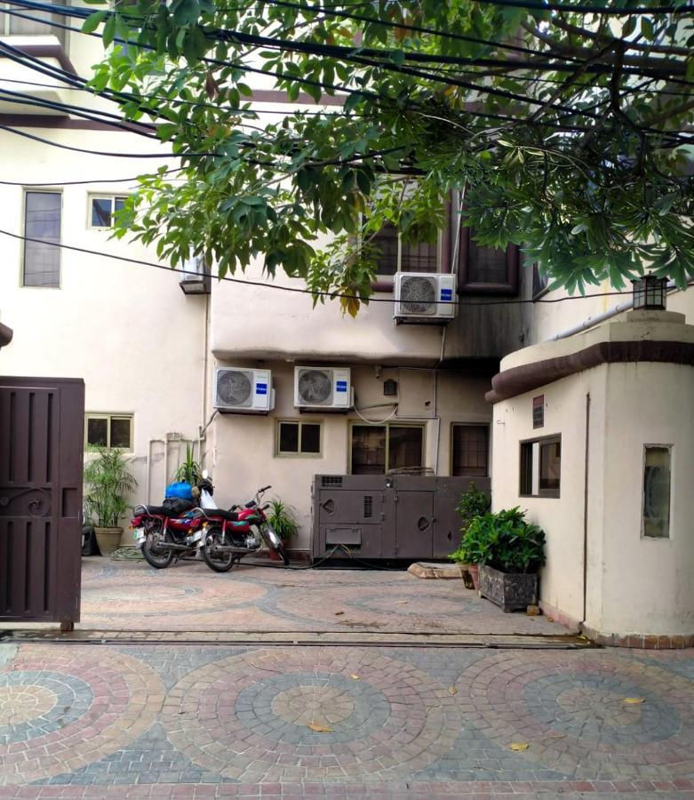 Lokal Rooms X Gulberg Λαχόρη Εξωτερικό φωτογραφία